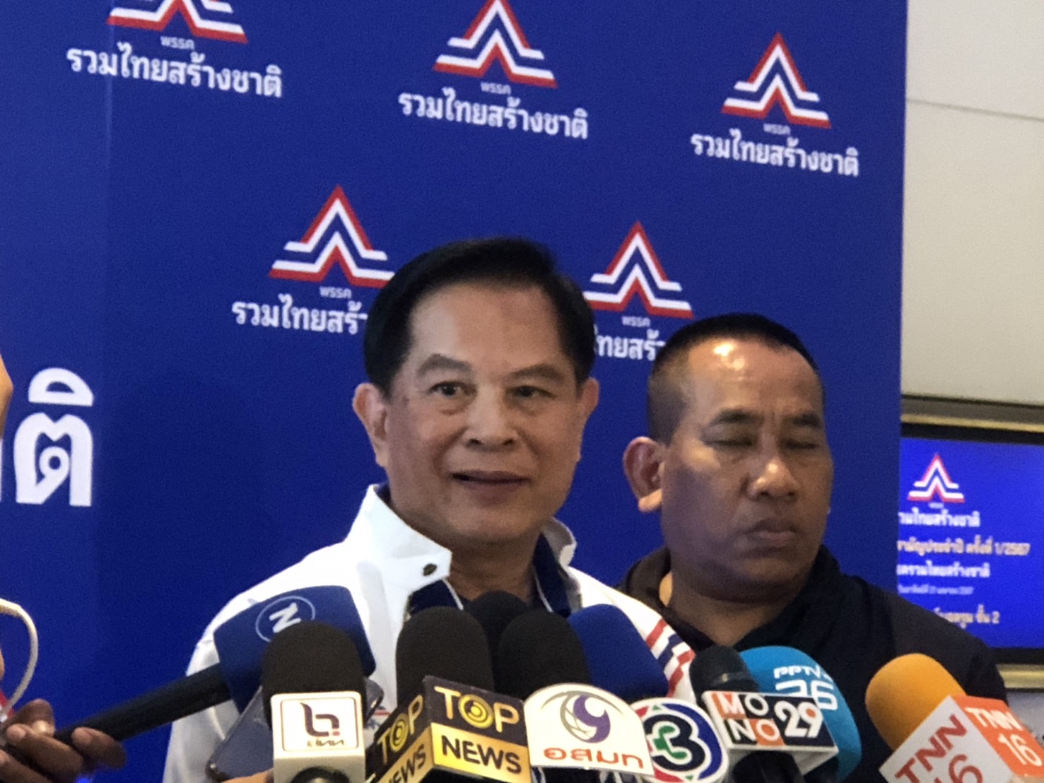 "พีระพันธ์ุ" ยันไม่มีสัญญาณปรับ ครม. จาก "นายกฯ"  ย้ำ "4 รมต." ยังเป็นคนเดิม 