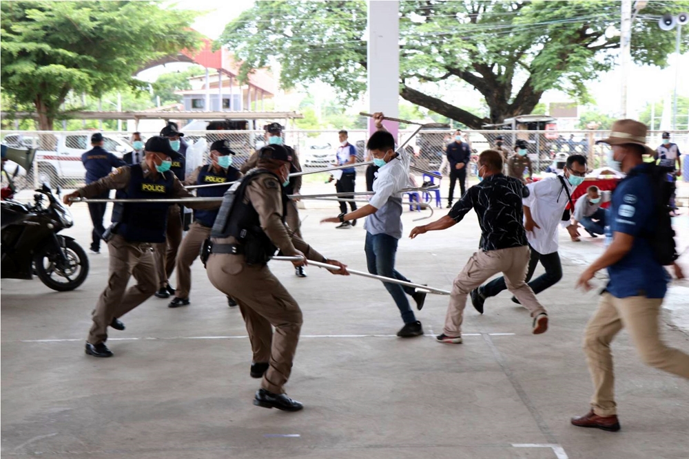 ตร.บุรีรัมย์ ประกวดฝึก ควบคุมความประพฤติ ระเบียบวินัยตำรวจ ให้มีประสิทธิภาพในการปฏิบัติงาน