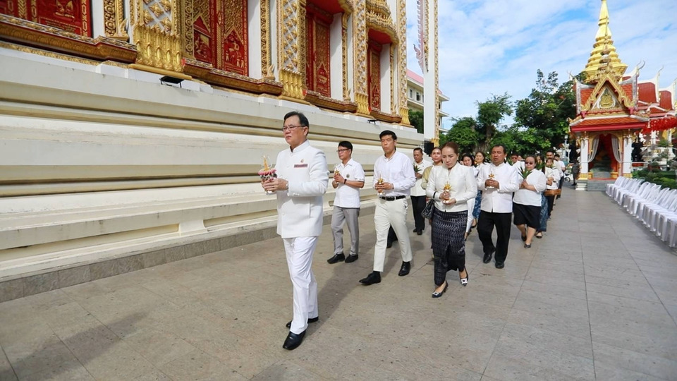 ผู้ว่าฯขอนแก่น นำพุทธศาสนิกชนเวียนเทียนวัดธาตุ เนื่องในวันอาสาฬหบูชา-เข้าพรรษา