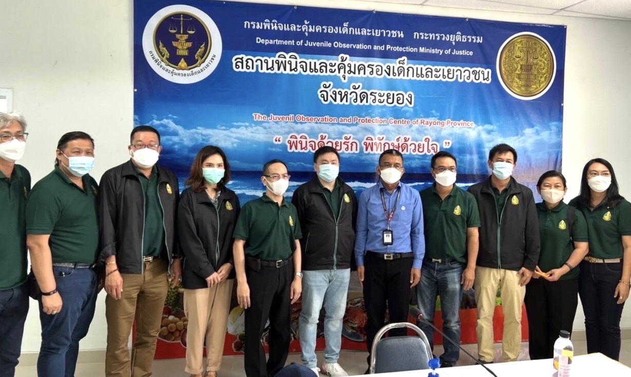 จิตอาสา โครงการ วกส.1 “ยิ้มด้วยกัน” ร่วมบริจาคของแก่สถานพินิจฯ จังหวัดระยอง
