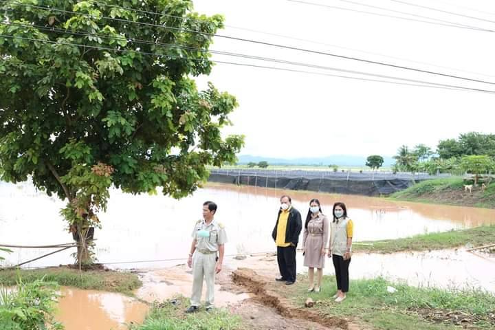 เกษตรเพชรบูรณ์ติดตามสถานการณ์น้ำท่วมในพื้นที่หล่มสัก