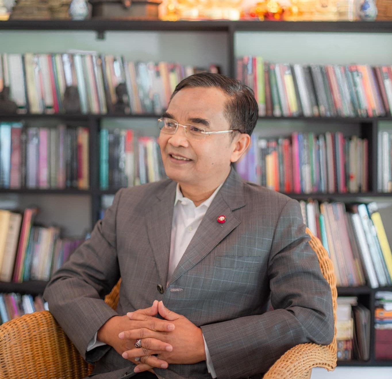 "นิพิฏฐ์" โพสต์เฟซบุ๊กหัวข้อ "ไทยเฉย" ปม "ทักษิณ" ป่วยไม่จริง 