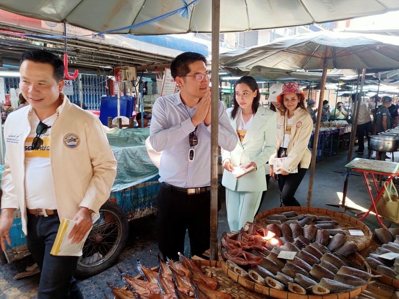 ‘ไทยศรีวิไลย์’ ลงพื้นที่อ่างทอง ‘พี่เต้’ มั่นใจต้องมีการเปลี่ยนแปลง-ชาวบ้านมีเงินในกระเป๋ามากขึ้น