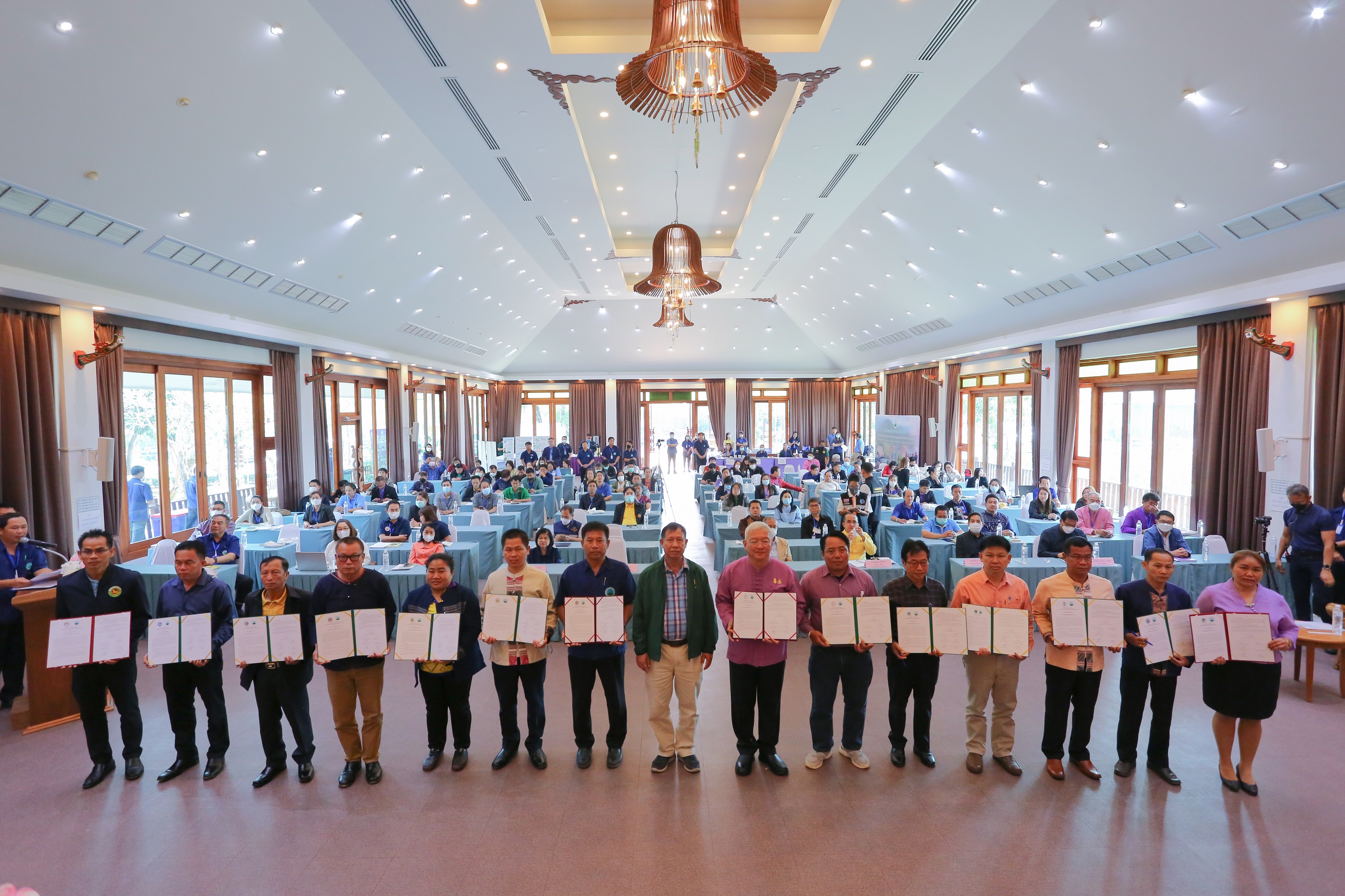 สวพส. ร่วมกับ 12 อปท. ใน จ.น่าน เดินหน้าพัฒนาพื้นที่สูง แก้ปัญหาสิ่งแวดล้อมและความยากจนอย่างยั่งยืน 