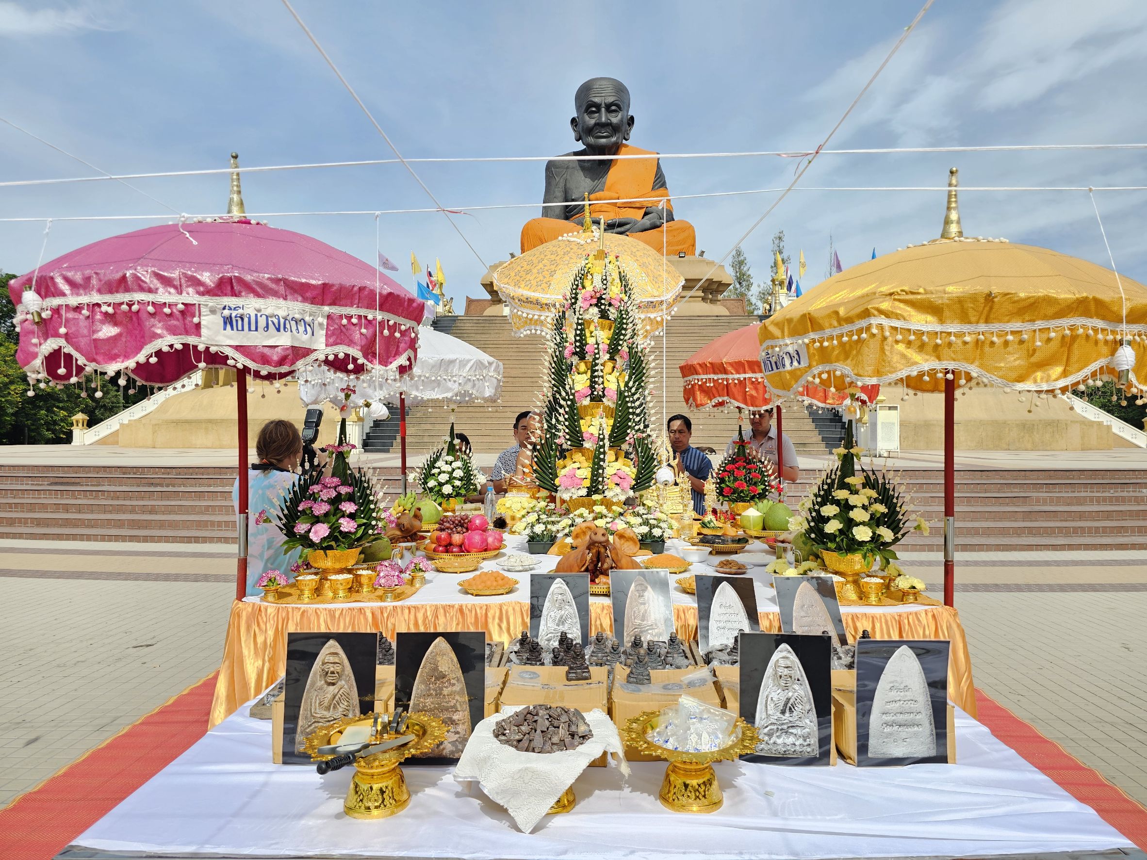 วัดห้วยมงคล ปลุกเสกเพิ่มความขลัง “หลวงปู่ทวดย้อนยุค”