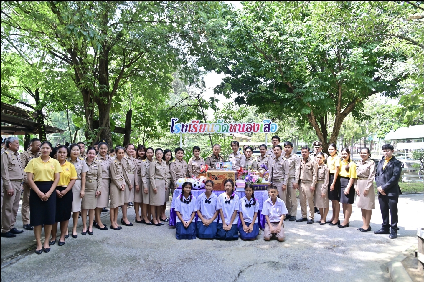 องคมนตรี ลงพื้นที่ติดตามโครงการพัฒนาแหล่งน้ำและการพิจารณาแนวทางช่วยเหลือราษฎรบ้านหนองเสือ จ.นครปฐม