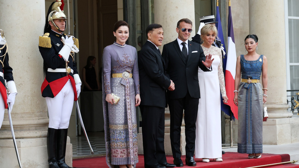 “ในหลวง-พระราชินี” เสด็จฯ ร่วมงานถวายพระกระยาหารค่ำอย่างเป็นทางการ ณ ทำเนียบประธานาธิบดีฝรั่งเศส