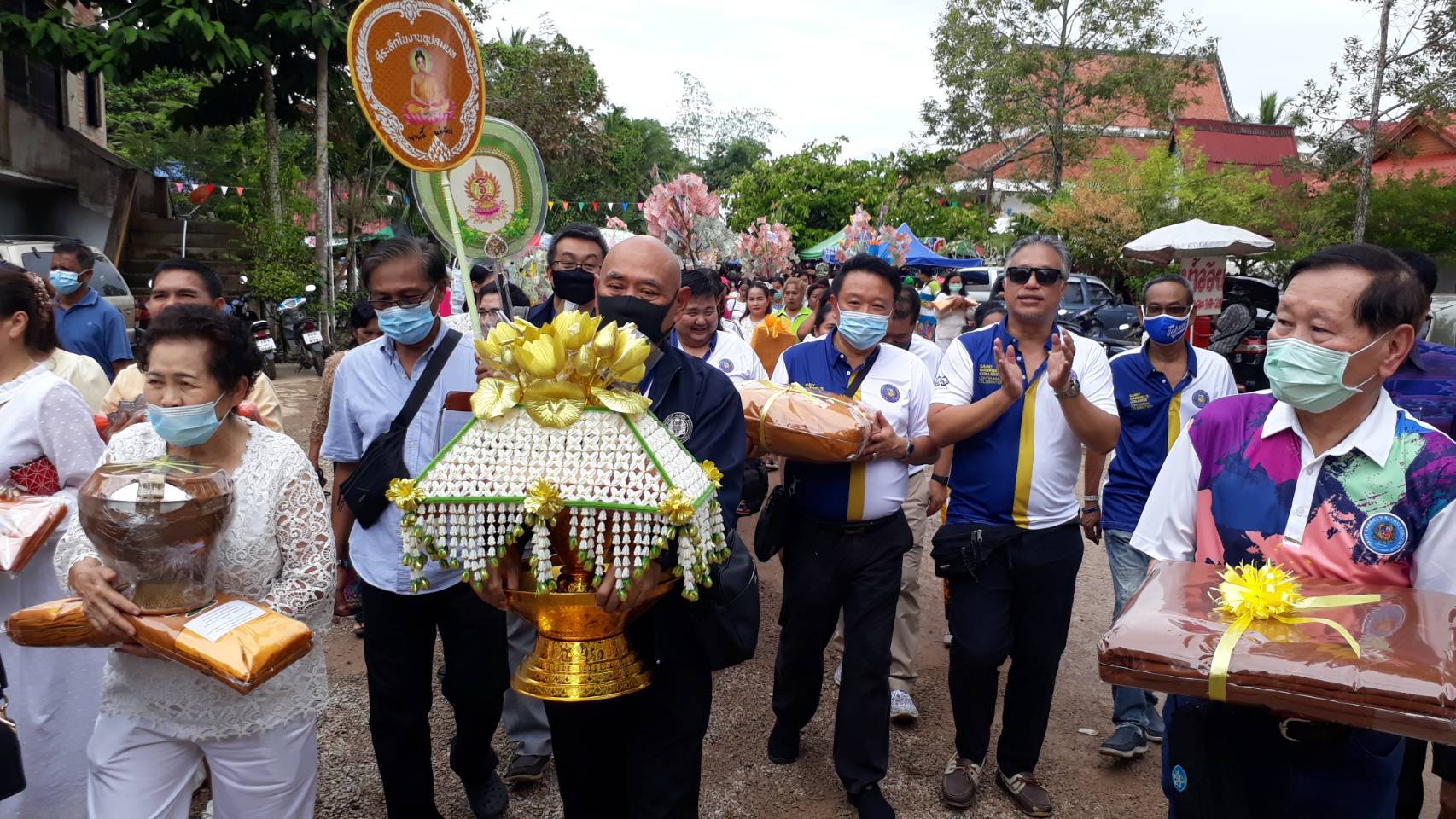รมช.คมนาคม ร่วมกับสมาคมศิษย์เก่าเซนต์คาเบรียลทอดกฐินสามัคคี