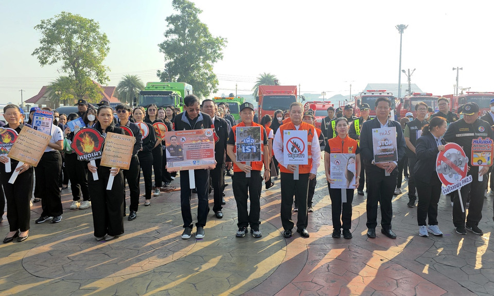 ปทุมธานีดีเดย์ Kick Off สู้ PM2.5 ผู้ว่าฯ จับมือ นายกแจ๊ส ล้างถนนทั้งจังหวัด