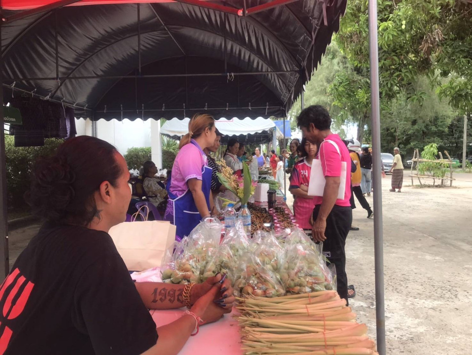 สุรินทร์เดือดร้อนหนัก ชายแดนไทย-กัมพูชาโอด “ของถูกแต่ไม่มีเงินซื้อ” แม้รัฐจัดไทยช่วยไทยช่วยลดค่าครองชีพ