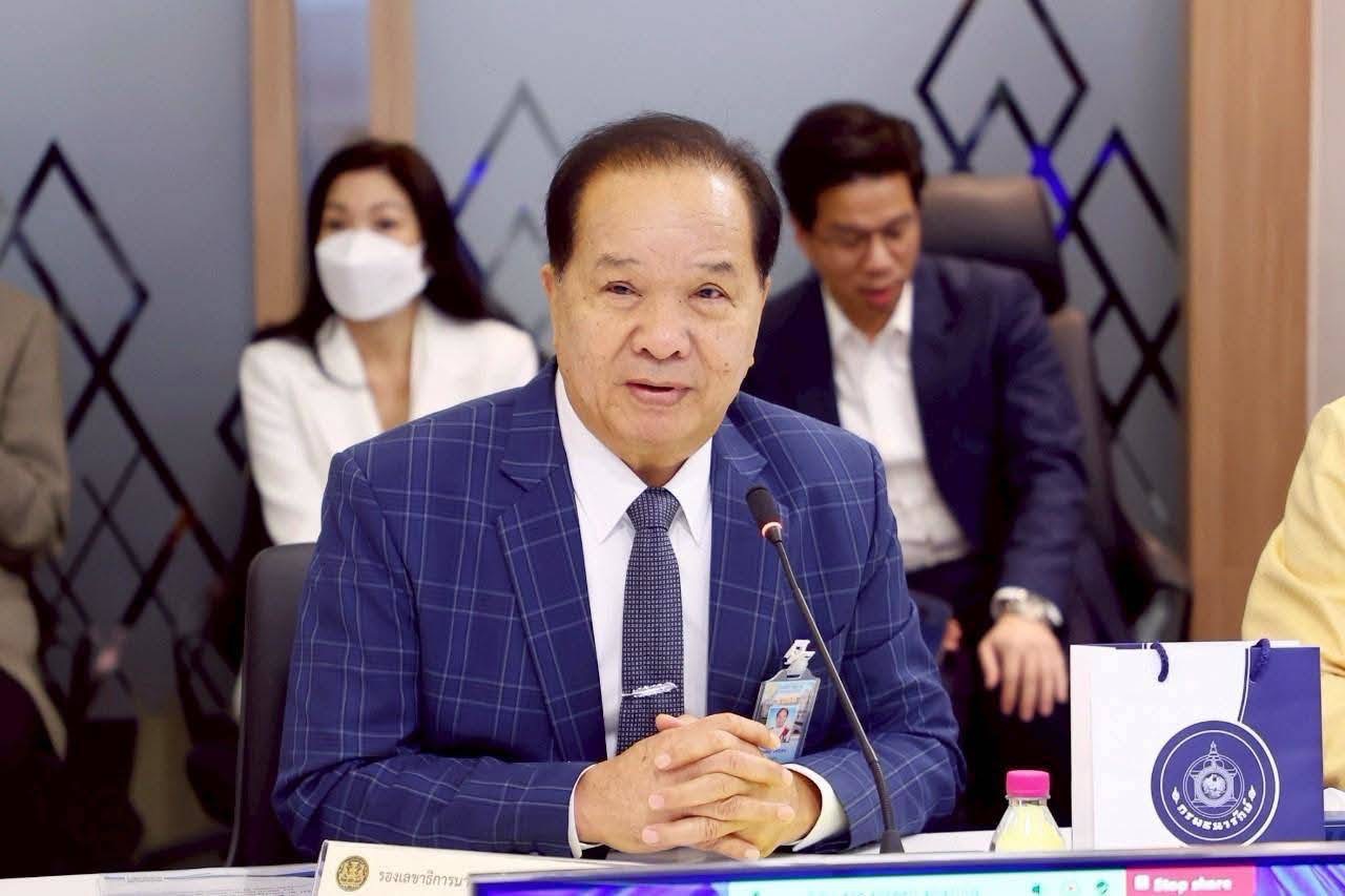 “สมคิด” ย้ำรธน.60 “แช่แข็งประเทศ” มากกว่า “ปราบโกง” ชี้กลุ่มการเมืองจับมือสว.ขวางแก้ไขรัฐธรรมนูญหวังผลการเมืองอ่อนแอ