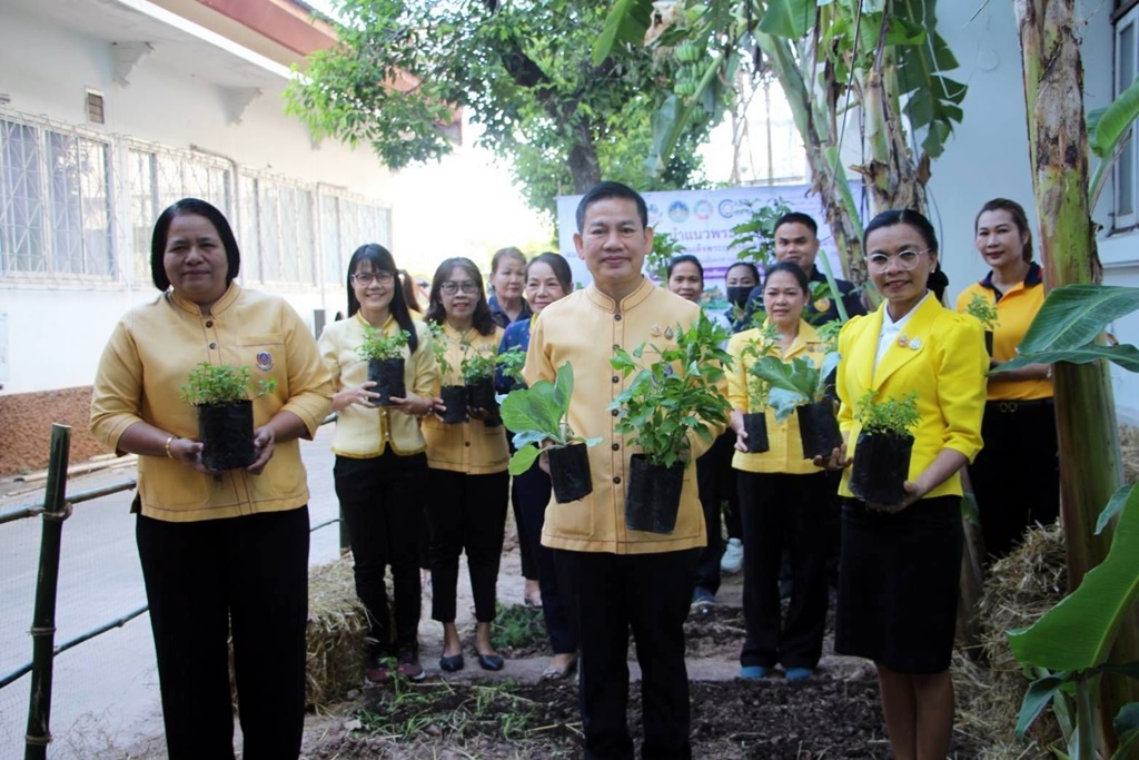 ร้อยเอ็ดน้อมนำแนวพระราชดำริ สร้างความมั่นคงทางอาหาร ประจำปีงบ 2568