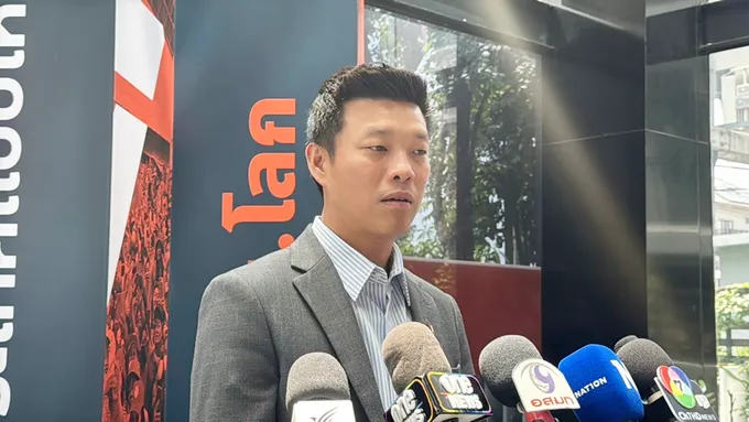 “ณัฐพงษ์” จวก TH-AI Passport ใช้งบ 1,600 ล้านไม่คุ้ม ชูโมเดลสิงคโปร์ปฏิรูปรัฐ หวั่นตีกรอบเสรีภาพ AI