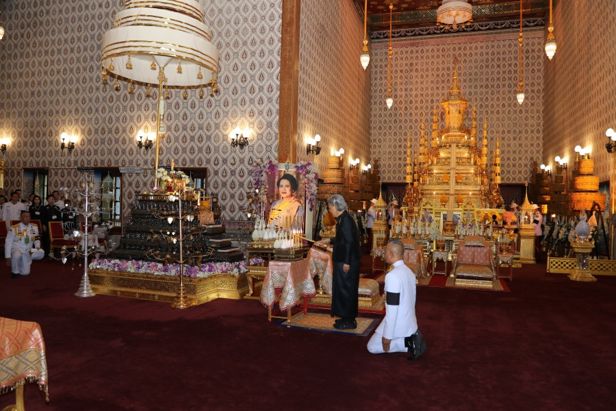 กรมสมเด็จพระเทพรัตนราชสุดาฯ เสด็จ ฯ ไปในการบำเพ็ญพระราชกุศลถวายพระบรมศพ "พระพันปีหลวง"