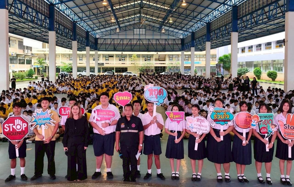 พม.สุราษฎร์ฯ จัดกิจกรรมรณรงค์ “ยุติความรุนแรงทางดิจิทัล ต่อสตรี–เด็กผู้หญิง” สร้างสังคมปลอดภัย