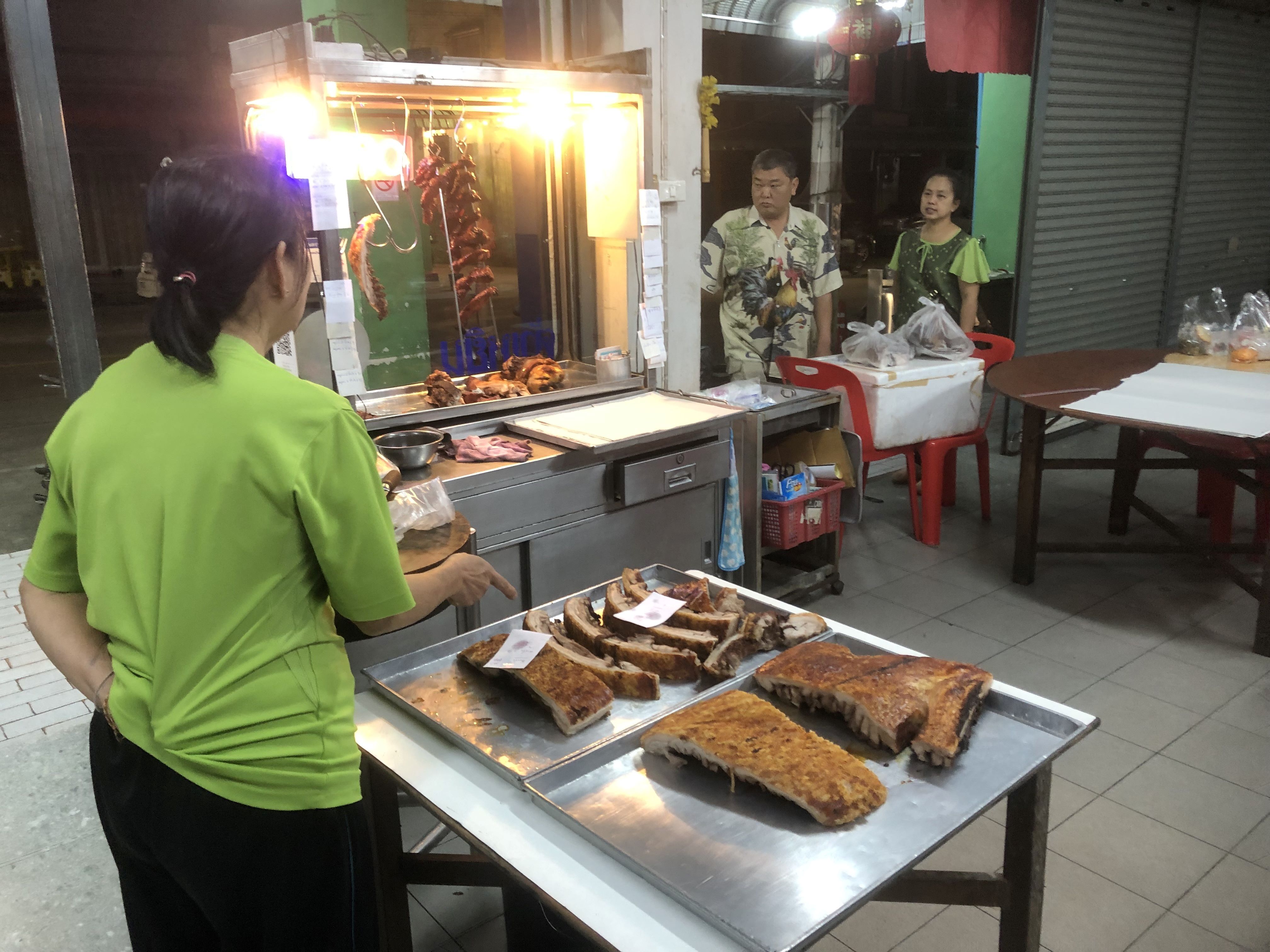 ตรุษจีนยะลาคึกคักยอดจองหมูย่างเมืองเบตงพุ่ง