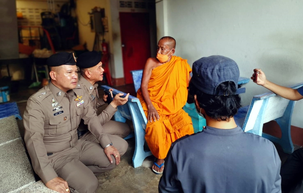 ไม่สำนึกข้าว-น้ำ!! หนุ่มวัย 20 ปี เนียนเข้าตีสนิทพระสงฆ์ ก่อนวิ่งราวโทรศัพท์มือถือ 