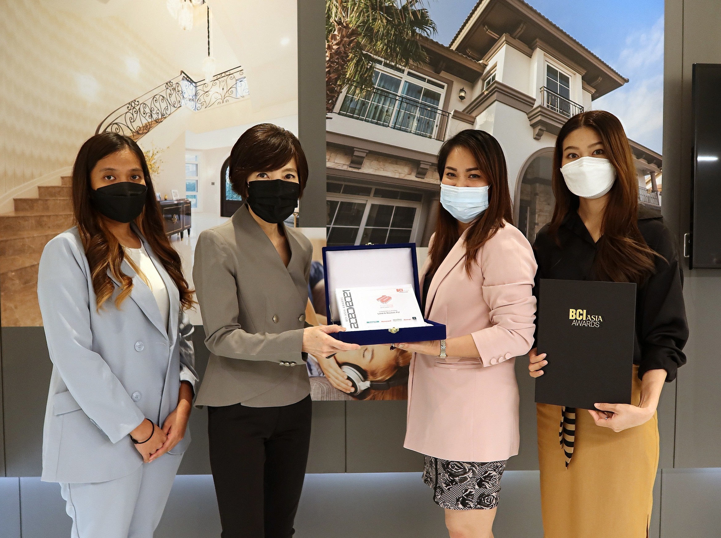 "แลนด์ แอนด์ เฮ้าส์" รับรางวัล BCI Asia Top 10 Developers Award 2021 		