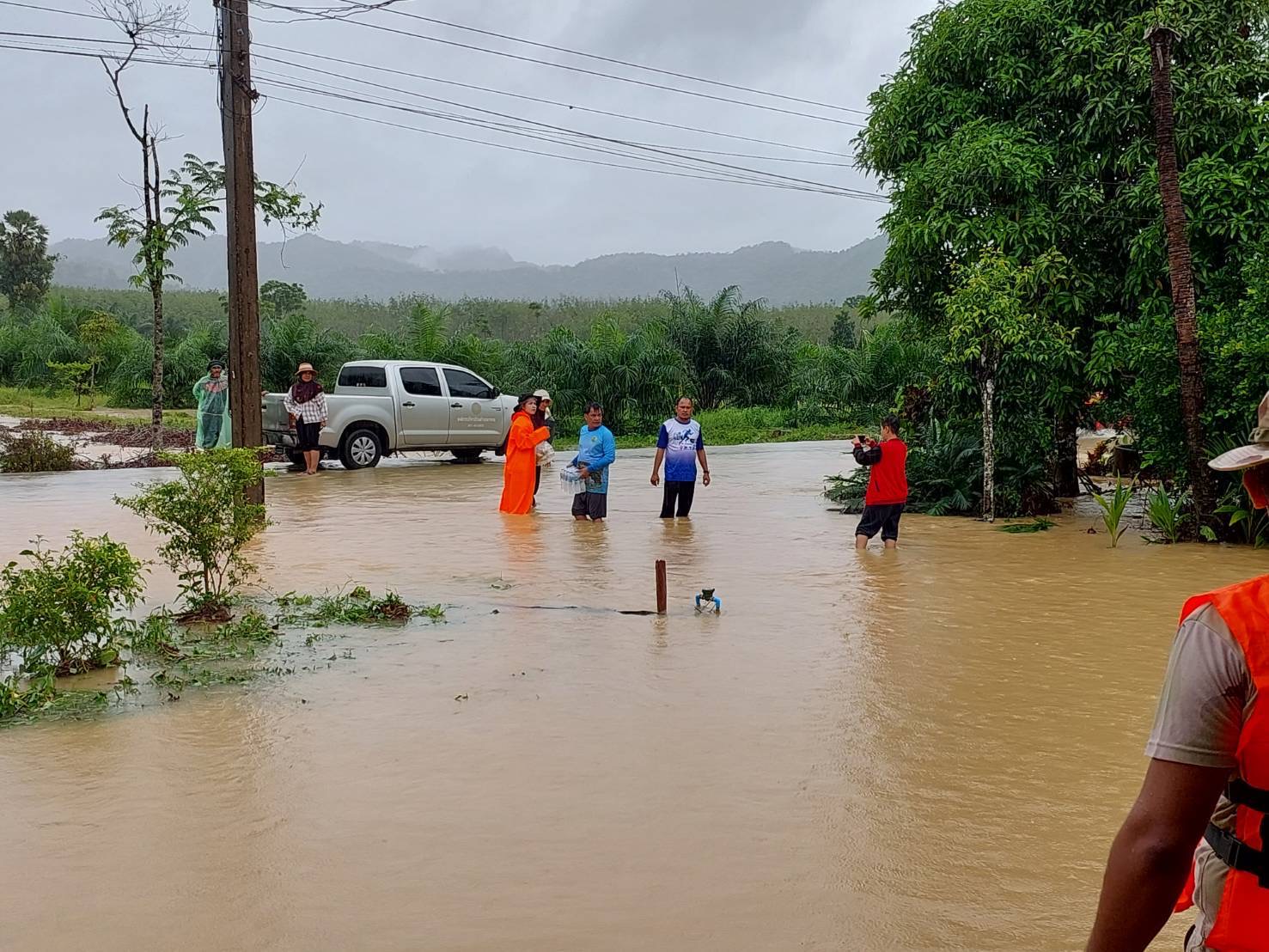 ฝนถล่มสตูล 4 อำเภอ น้ำท่วมถนน บ้านเรือนพื้นที่ต่ำได้รับผลกระทบ