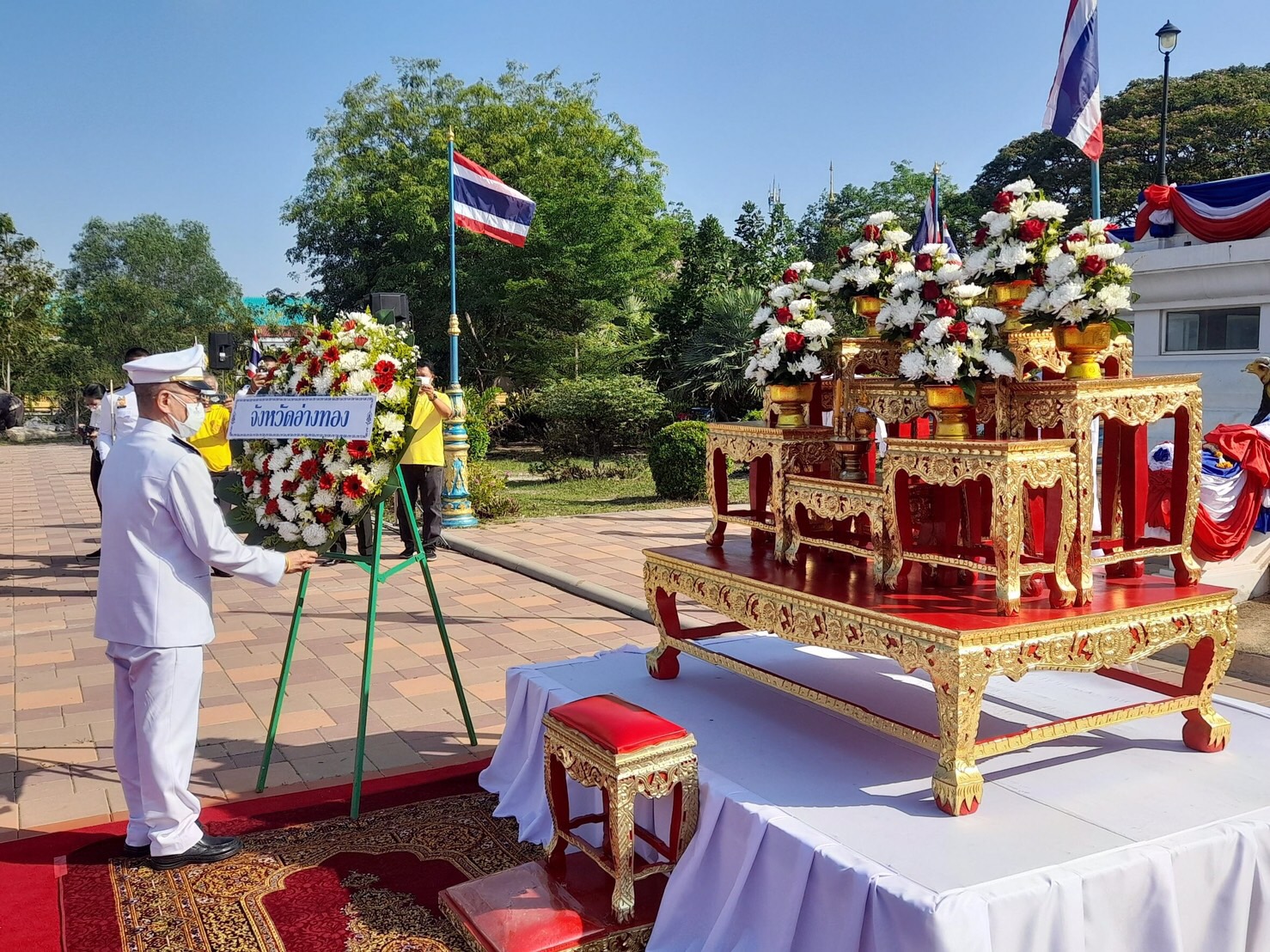 พสกนิกรจังหวัดอ่างทอง ร่วมพิธีถวายราชสักการะ  เนื่องใน "วันคล้ายวันสวรรคตสมเด็จพระนเรศวรมหาราช"