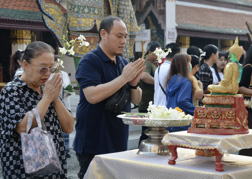 พุทธศาสนิกชนไทย-เทศแห่สักการะพระแก้วมรกต วัดพระศรีรัตนศาสดาราม เสริมสิริมงคลรับศักราชใหม่ 2569