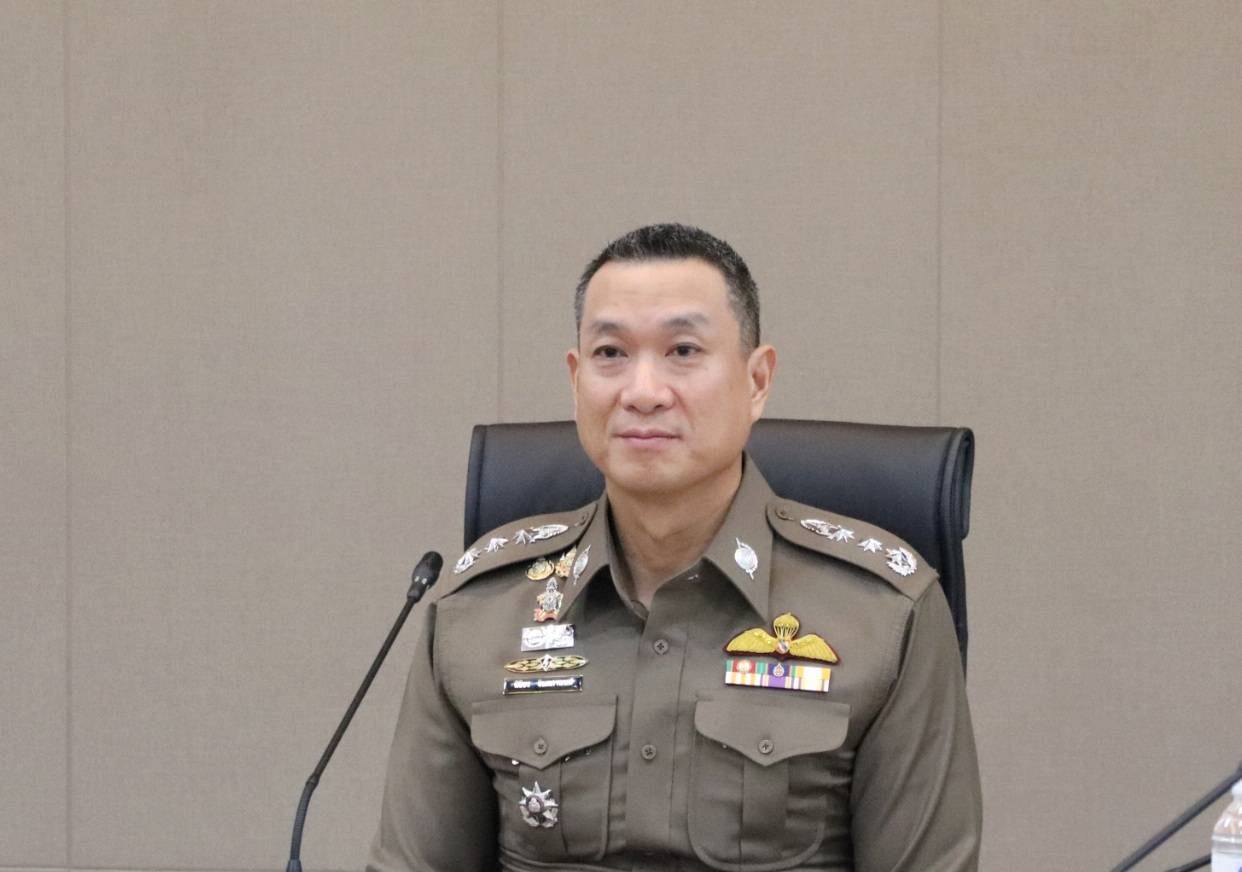 รับวาเลนไทน์ ตำรวจจราจรโครงการพระราชดำรินำส่งหัวใจดวงที่ 114 เพื่อให้ใครบางคนได้บอกรักอีกครั้ง