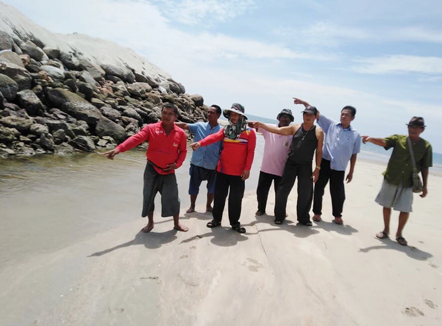 ประมงเรือเล็กห้วยยางกว่า 100 ลำ เดือดร้อนหนักหลังตะกอนทรายปิดปากคลอง