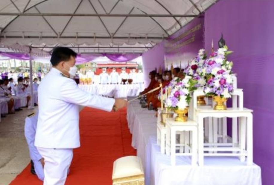 พสกนิกรชาวจังหวัดชัยนาท พร้อมใจทำบุญตักบาตร ปล่อยปลาถวายเป็นพระราชกุศล