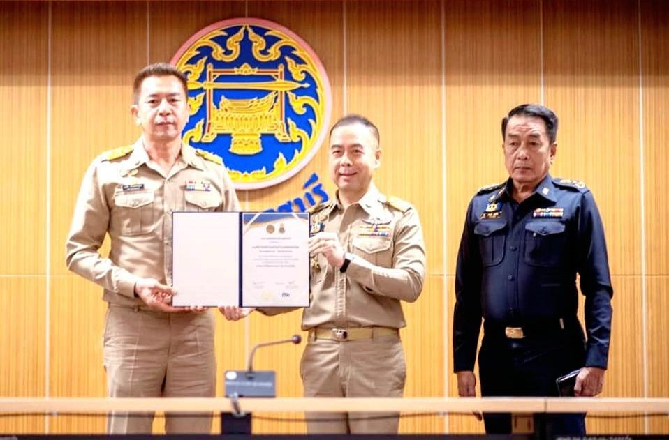 อบต.คลองข่อย รับมอบประกาศนียบัตรเชิดชูเกียรติ หน่วยงานที่ได้รับผลการประเมิน ITA ดีเยี่ยม