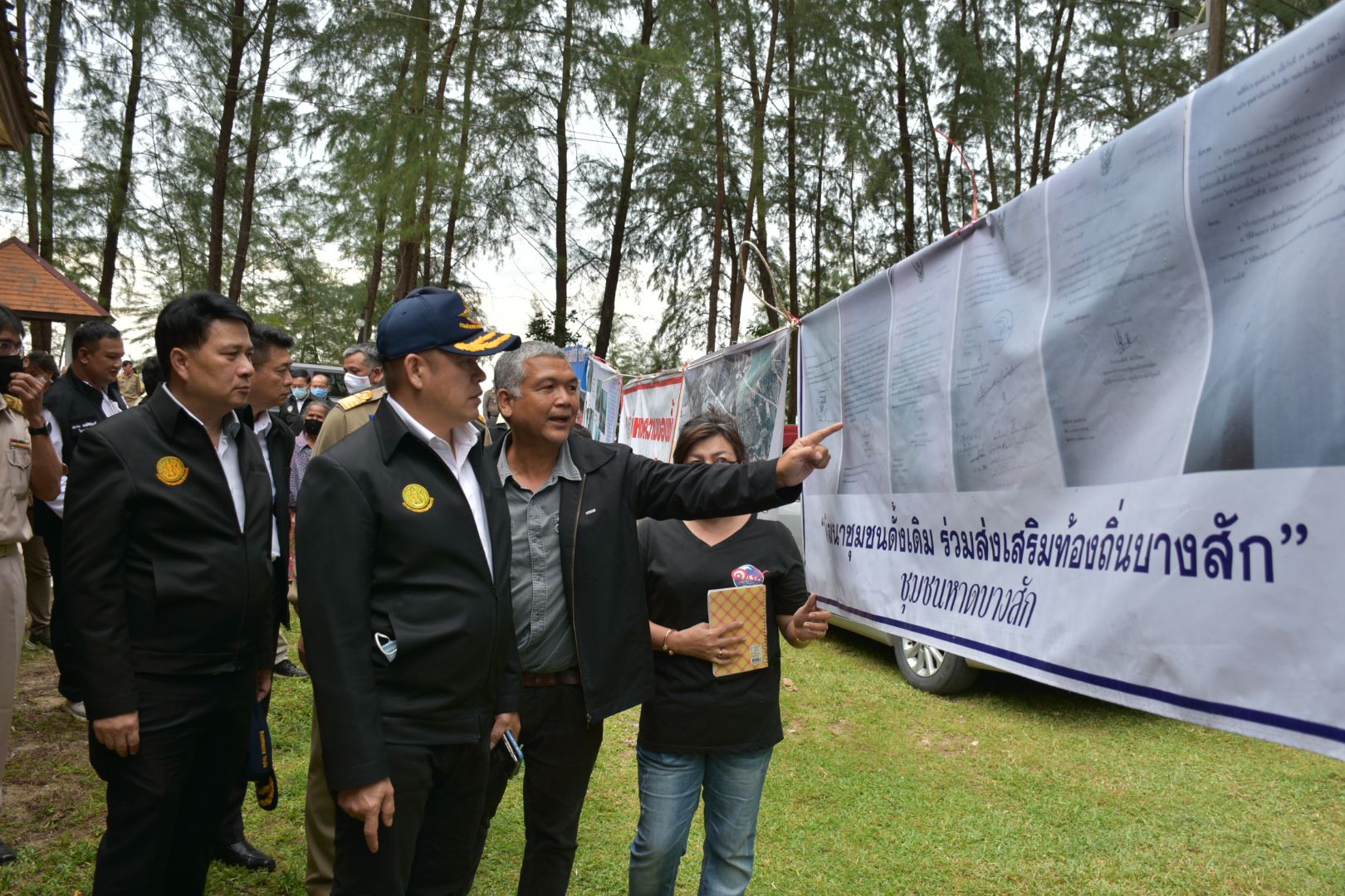 "รมช.ธรรมนัส" ติดตามปัญหาการเรียกร้องการออกโฉนดชุมชนในพื้นที่พังงา