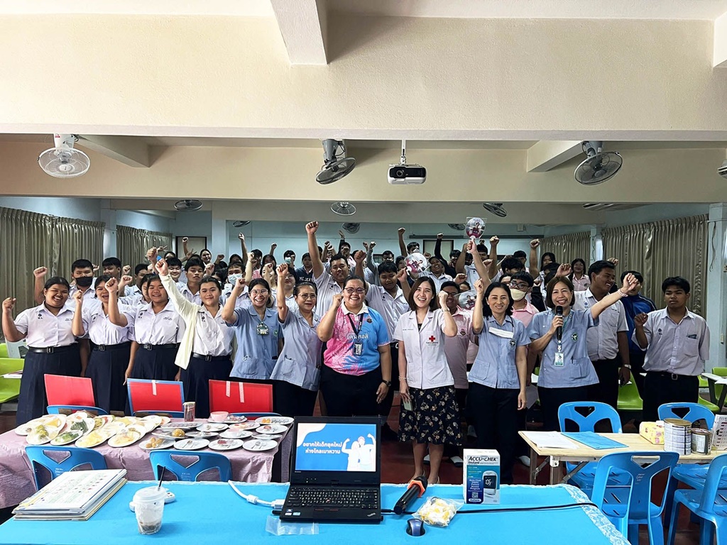 รพ.ประจวบฯ จัดกิจกรรมตรวจเบาหวาน ฟรี! ให้ครูและนักเรียนเนื่องในวันเบาหวานโลก