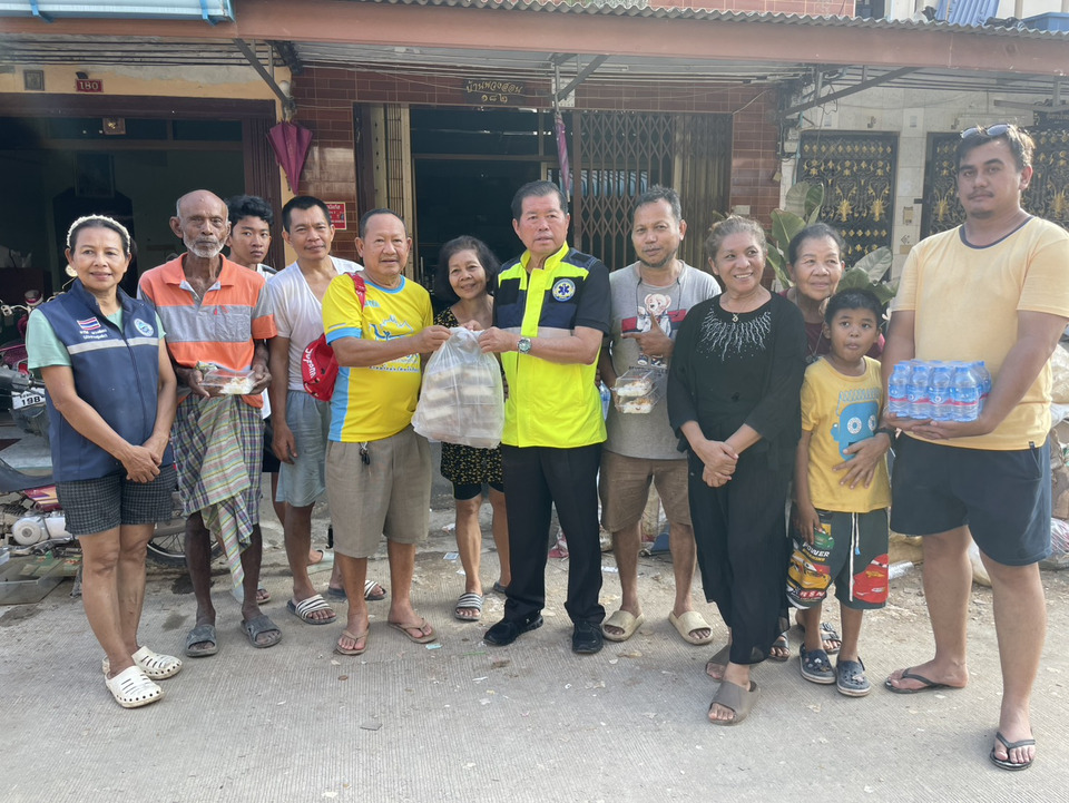 “นิพนธ์–สรรเพชญ” เดินหน้ามอบอาหารกว่า 20,000 ชุด ช่วยผู้ประสบภัยน้ำท่วมช่วงฟื้นฟู พร้อมเสนอ 3 มาตรการ "ฟื้นคน–ฟื้นเมือง–ฟื้นเศรษฐกิจสงขลา"