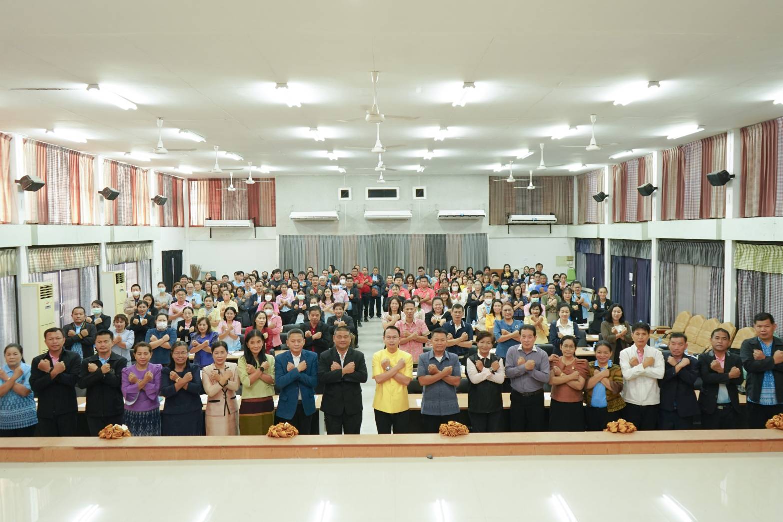 อบจ.ยโสธรนำข้าราชการพนักงานและลูกจ้างอบรมเสริมสร้างคุณธรรมและความโปร่งใส่ในการปฏิบัติราชการ