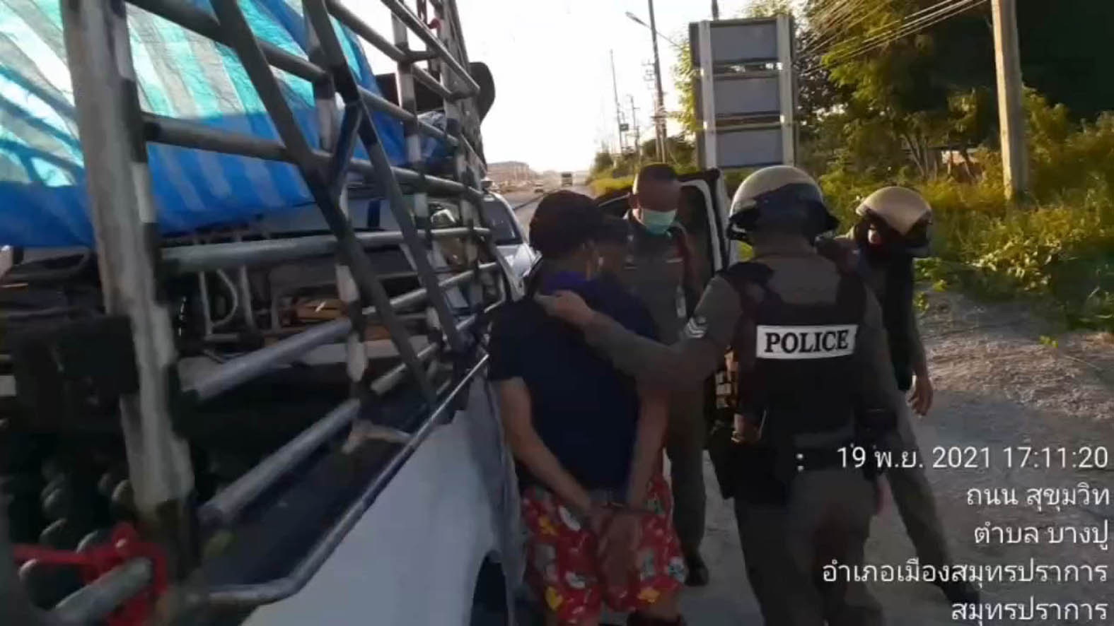 ตร.ไล่ล่าหนุ่มเสพยาบ้าซิ่งกระบะหนี​  สุดท้ายไม่รอด 