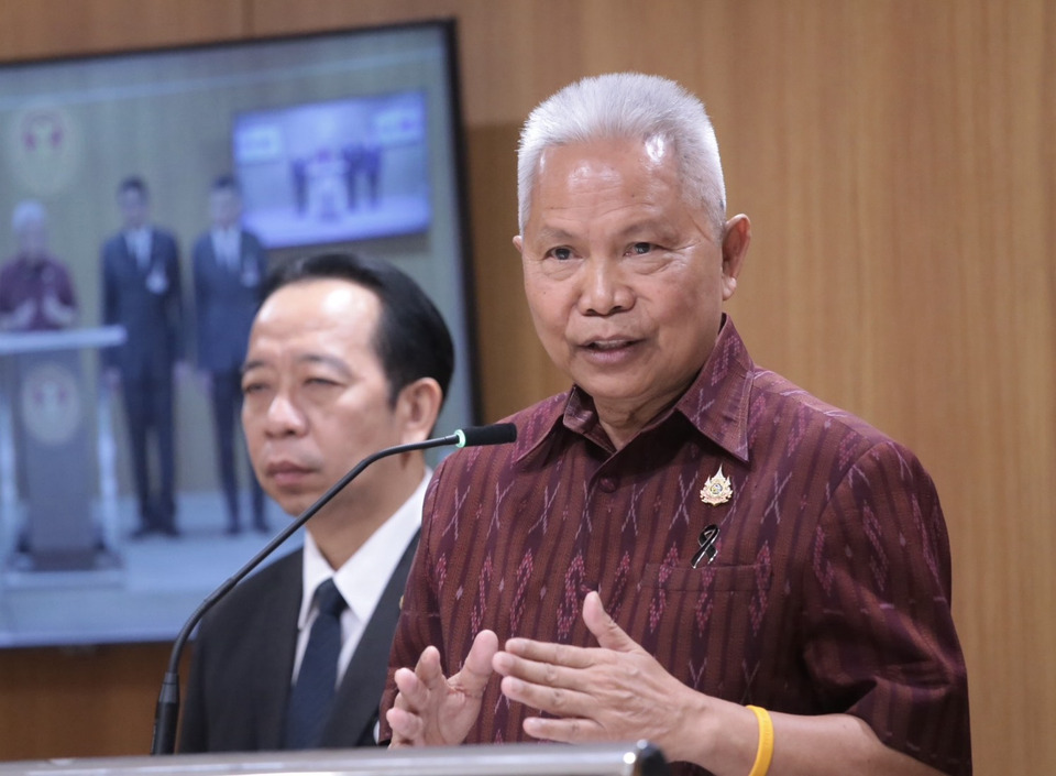 สภารัดเข็มขัด! "โสภณ ซารัมย์" สั่งเบรกขึ้นเงินเดือนผู้ช่วย สส.-สว. ยุค "วันนอร์" ชี้เศรษฐกิจวิกฤตไม่เหมาะสม จอรื้อระบบโควตา-เล็งหั่นบำนาญ