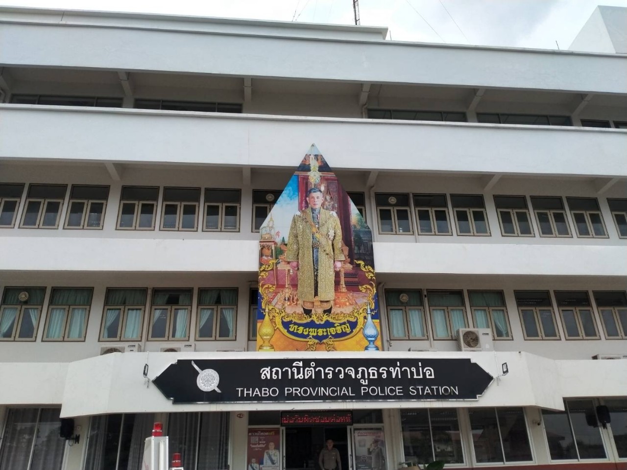 ตำรวจเมืองท่าบ่อ เร่งล่าตัวกลุ่มผู้ก่อเหตุไล่ทำร้ายกันบาดเจ็บ ไม่หนำใจชักปืนไล่ยิงเย้ยกฎหมาย ไม่สนตำรวจมาระงับเหตุ