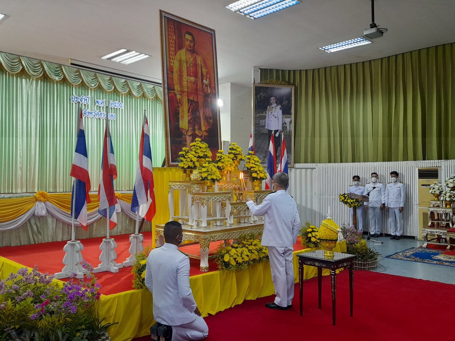 จ.อ่างทอง จัดงานวันที่ระลึกพระบาทสมเด็จพระนั่งเกล้าเจ้าอยู่หัว พระมหาเจษฎาราชเจ้า และงานวันข้าราชการพลเรือน