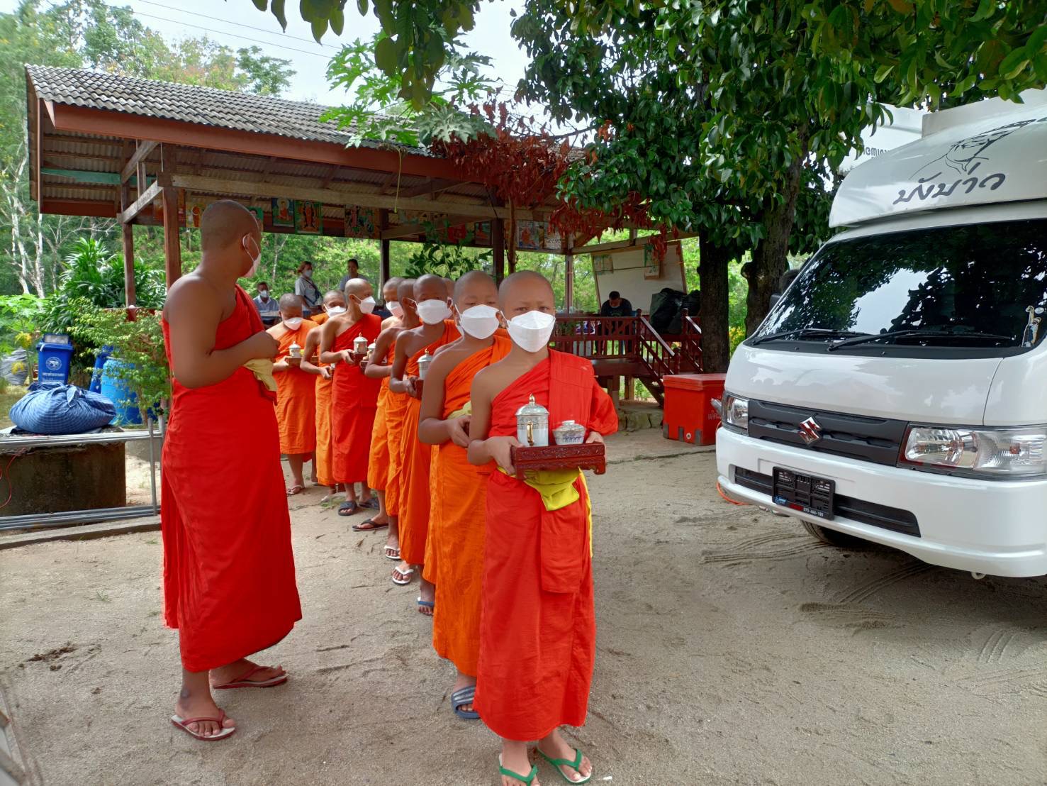 พระธรรมโพธิวงศ์ หัวหน้าพระธรรมมทูต สายอินเดีย -เนปาล มอบทุนโรงเรียนพระปริยัติธรรม