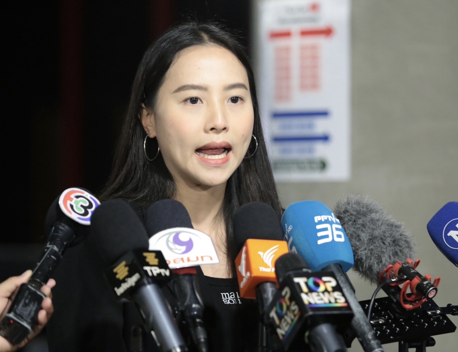 "ไอซ์ รักชนก" เล่านาทีขอที่ประชุมกมธ.งบฯไลฟ์สด รับโกรธจนหน้าสั่น ไล่ "ไผ่-สส.เพื่อไทย" ลาออก ถ้าไม่ทำประโยชน์เพื่อปชช.