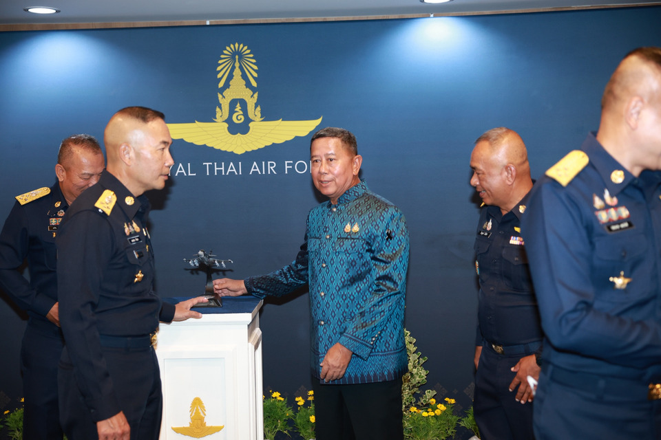 “บิ๊กดุลย์” ชี้ทหารกัมพูชาเจ็บอาจเหยียบกับระเบิดตัวเอง ย้ำไทยคุมเข้มตามกฎการปะทะ หวังสถานการณ์ชายแดนคลี่คลาย