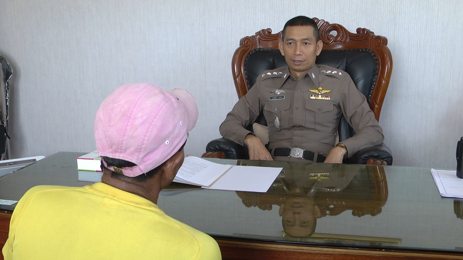 รวบชายป่วยทางจิตก่อเหตุลวนลามนักเรียนหญิงบนรถโดยสารสองแถว 