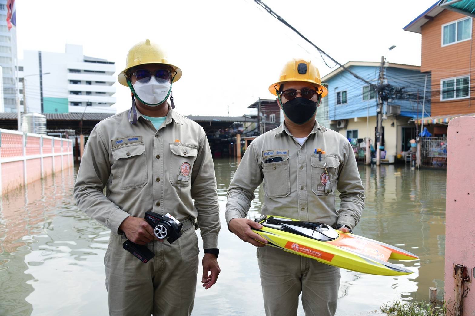  MEA ลงพื้นที่ติดตามน้ำท่วม จ.นนทบุรี ส่ง "เรือบังคับวิทยุตรวจจับไฟฟ้ารั่วในน้ำ"