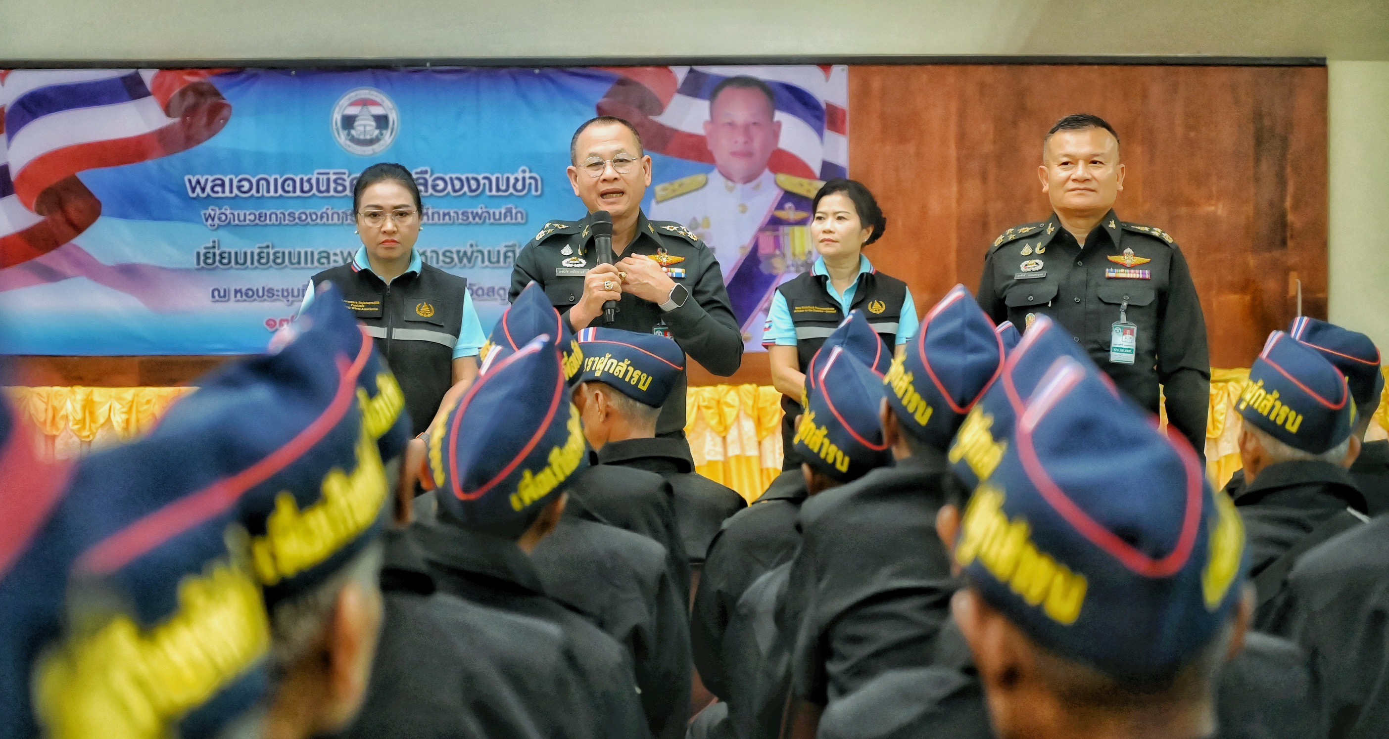 ไม่ทิ้งกัน.! “ผอ.อผศ.”ลงพื้นที่พบปะเยี่ยมเยียนทหารผ่านศึกนอกประจำการ พร้อมทั้งนำกายอุปกรณ์ไปมอบให้ถึงที่