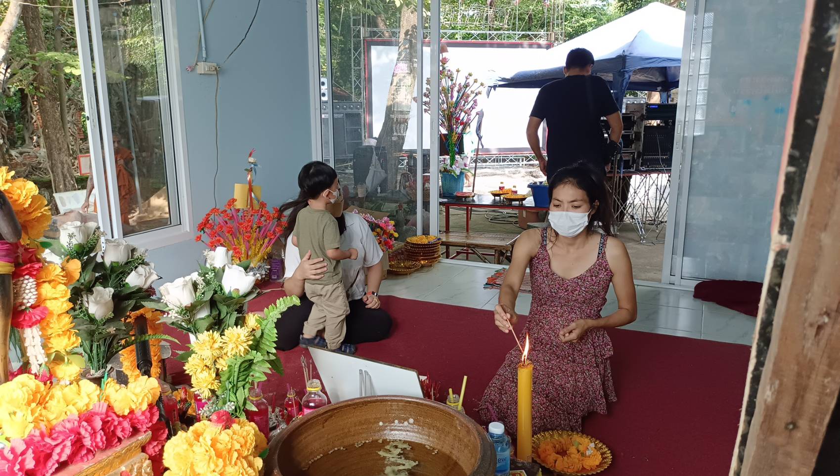 สาวดวงดีได้โชคชุดใหญ่ จัดหนังกลางแปลงแก้บนไอ้ไข่