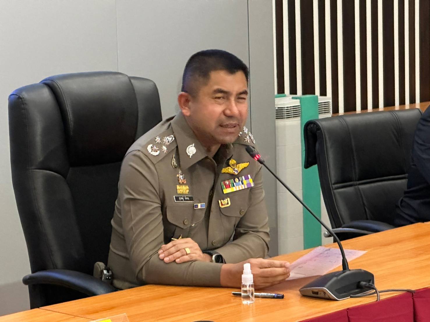  'บิ๊กโจ๊ก' เปิดปฏิบัติการค้น 53 จุดใน 18 จังหวัด ปราบเอเจนซี่เปิดมูลนิธิเอื้อประโยชน์ต่อวีซ่ากลุ่มทุนจีนสีเทา