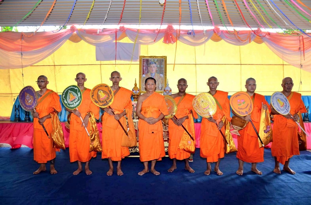 วัดดีบอนจัดบวชหมู่ ถวายพระราชกุศล ร.10 เฉลิมพระชนมพรรษา 73 พรรษา
