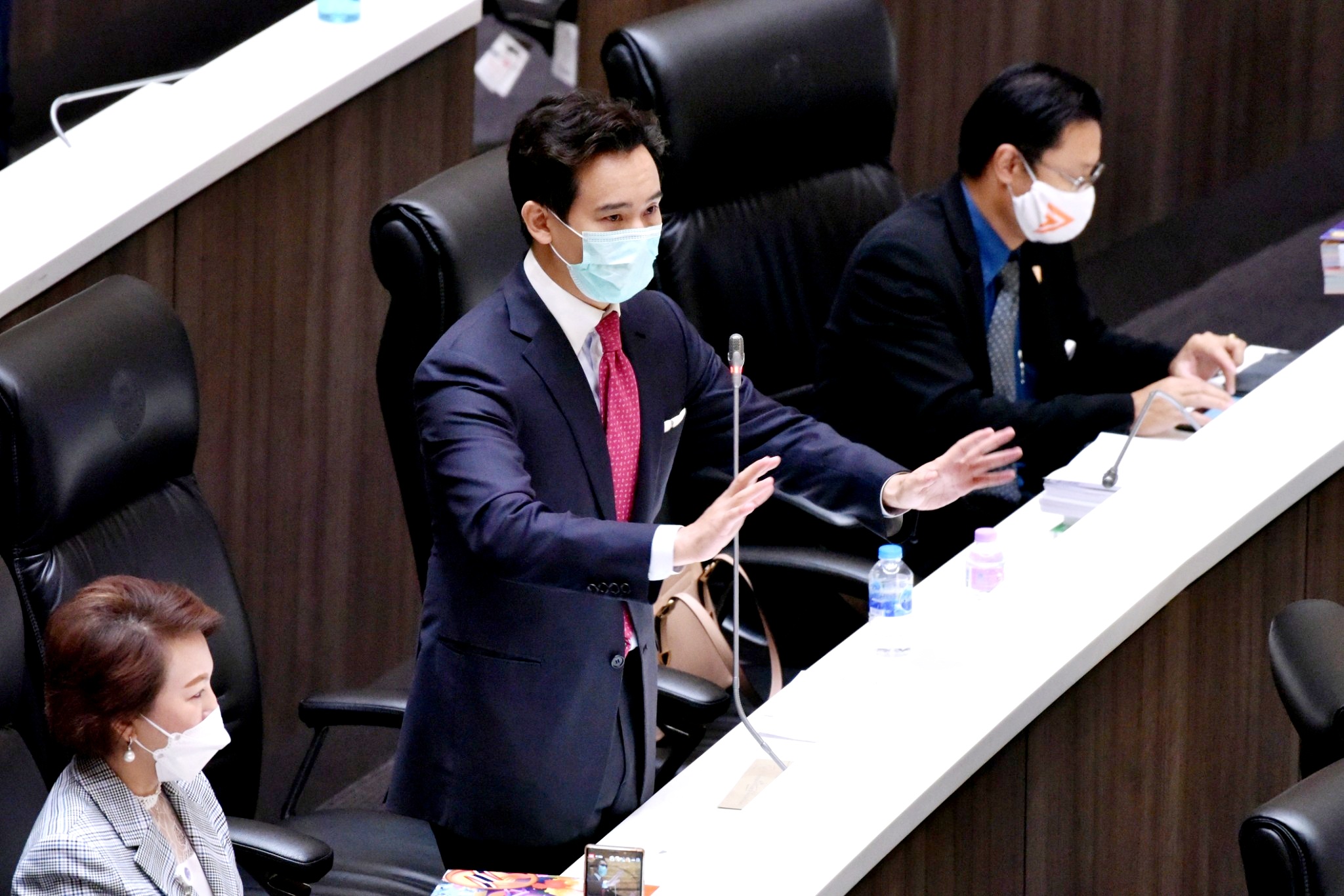สภาร่วมแก้โควิด!! “พิธา” ชงยุบทิ้งศบค.-ปรับครม. ตะเพิด “บิ๊กตู่” กลับดูแลครอบครัวลูกหลาน เปิดทางคนรุ่นใหม่ทำต่อ  เตือนระวังน้ำตาลุกเป็นไฟ
