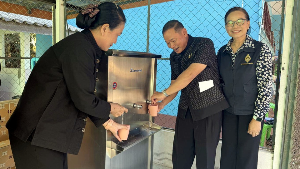 ยโสธรช่วยโรงเรียนขาดแคลน มอบเครื่องทำน้ำเย็น–เครื่องกรองน้ำ ดูแลสุขภาพนักเรียน