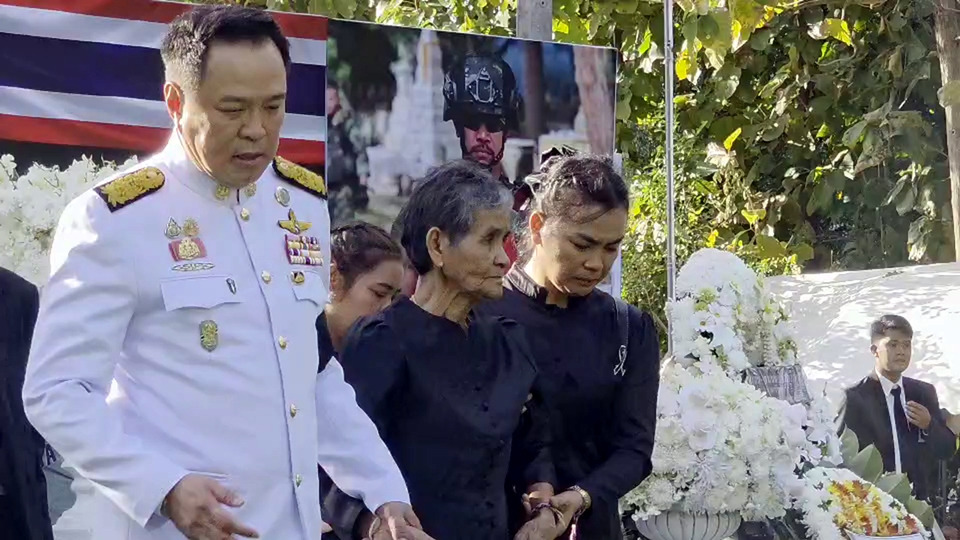 คนแน่นวัด! นายกฯ เป็นประธานพิธีพระราชทานเพลิงศพ “จ่าเริง” นักรบเนิน 350 เพื่อนร่วมรบรำลึกวีรกรรมกล้าหาญ