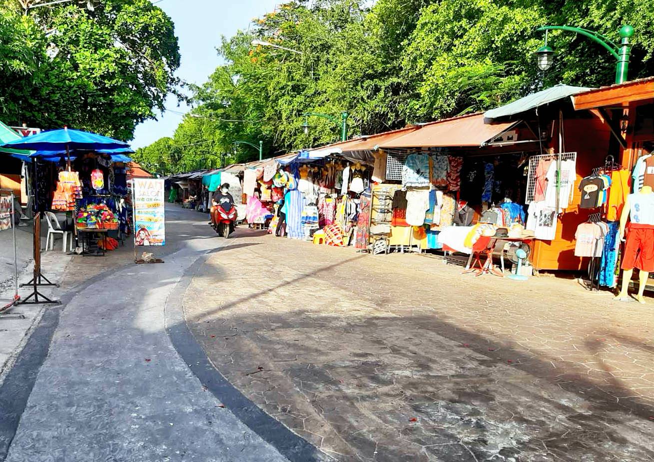 ทม.หัวหิน จัดระเบียบร้านค้าวางของปิดทางลงหาด
